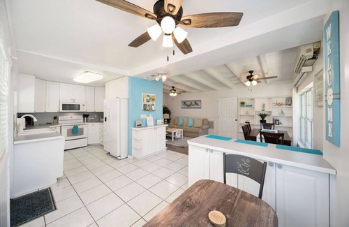 Vero Beach House | Relaxing Garden Home! *10 min to Beaches* Clean & Comfy, KING Suite