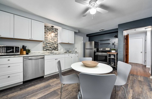 Shaker Heights Apartment | Relaxing Gem near Cleveland Clinic & Van Aiken District ~ Safe Neighborhood