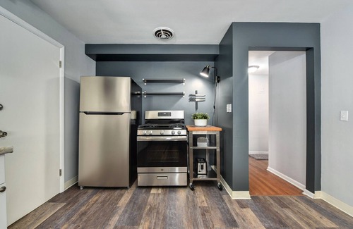 Shaker Heights Apartment | Relaxing Gem near Cleveland Clinic & Van Aiken District ~ Safe Neighborhood