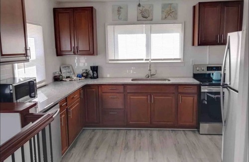 Warren House | Relaxing Get Away| King Bed| Netflix| Washer Dryer