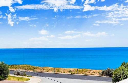 Falcon House | Relaxing Getaway Beachfront Access Multi Family Pets Mandurah