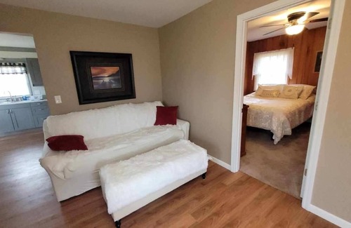 Hope House | Relaxing getaway - centrally located between Midland and Gladwin.