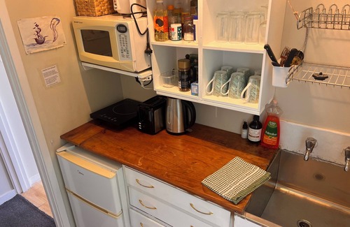 Remuera Apartment | Relaxing Getaway, Close to Hospital & Amenities - Rabbit Cuddles Included!