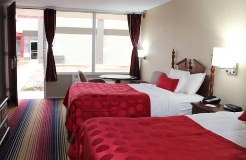 Perry House | Relaxing Getaway! Free Parking, Pool, Near Perry Area Historical Museum