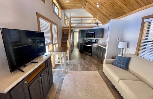 Oak Creek Cottage | Relaxing Getaway in our Modern Cottage at Lodges of Oak Creek!