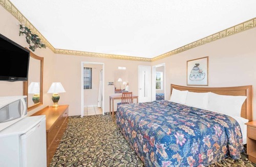 Pecos Hotel | Relaxing Getaway in Pecos, TX! Spacious Suite with Complimentary Breakfast!