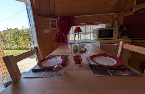 Mantoche Cottage | Relaxing getaway in red kota by the Saône
