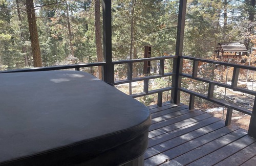 Cloudcroft Cabin | Relaxing getaway in town with Hot Tub and Sauna! In the Village of CLOUDCROFT!