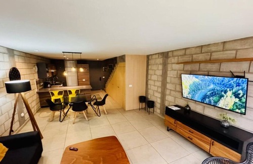 Downtown Guadalajara Apartment | Relaxing Getaway Loft w/Gym & Coworking | 2 BD | Tribu Colón