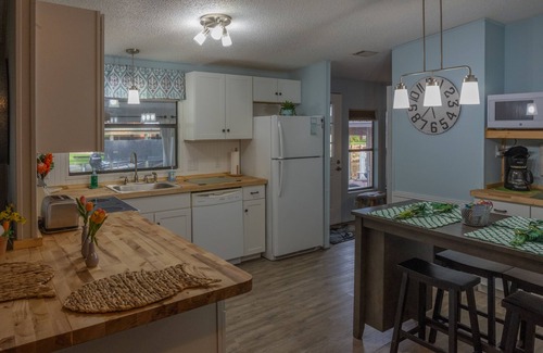 Astor House | Relaxing Getaway off of Florida's St Johns River!