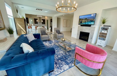 Palm Springs House | Relaxing Getaway with Gorgeous Mountain Views
