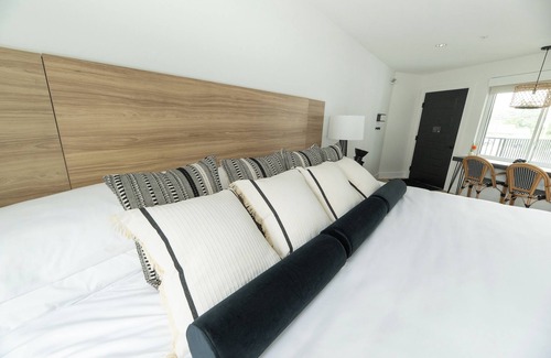 Rehoboth Beach Hotel | Relaxing Getaway near Rehoboth Beach with Free Weekend Breakfast & Parking