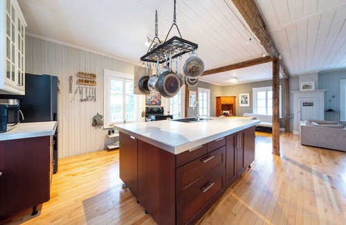 Mauricie House | Relaxing Getaway w/Fireplace | Forest Views, Spa Treatments, & Nature Paths
