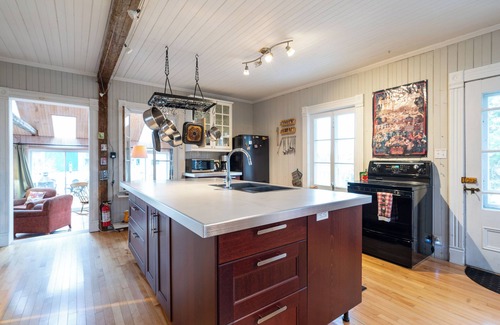 Mauricie House | Relaxing Getaway w/Fireplace | Forest Views, Spa Treatments, & Nature Paths