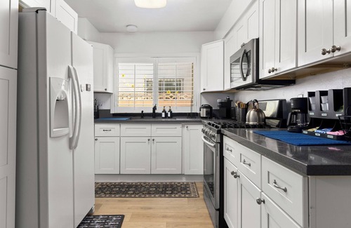 Winnetka House | Relaxing Getaway w/Game Room, Pickleball & More