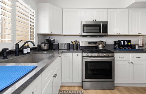 Winnetka House | Relaxing Getaway w/Game Room, Pickleball & More