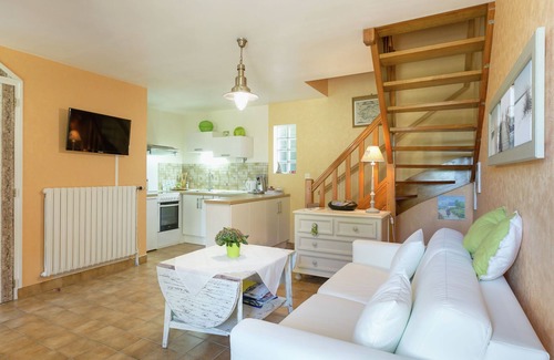 Querrien House | Relaxing gîte with terrace, near Pont-Aven