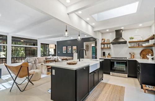 Northwood House | Relaxing Home Among The Redwoods - Dog-Friendly