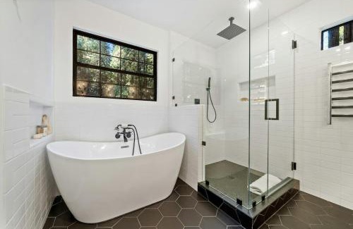 Northwood House | Relaxing Home Among The Redwoods - Dog-Friendly