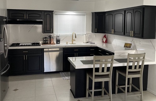 Orange House | Relaxing Home close to Newport, Disney and Angels