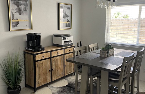 Orange House | Relaxing Home close to Newport, Disney and Angels