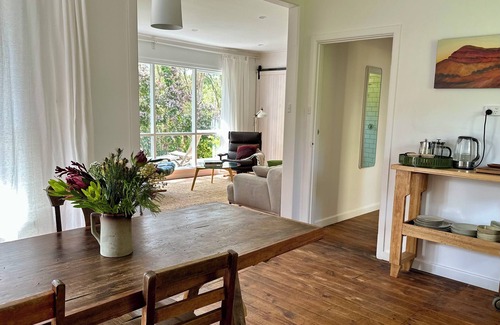 Foster Cottage | Relaxing home in Foster opposite bushland and near Wilsons Promontory NatPark.