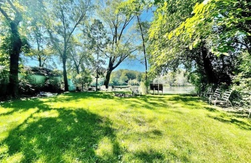 Wasco House | Relaxing home ON the Fox river