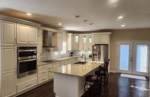 Skyway House | Relaxing Home away from home, 7 BRs/8 Beds/Sleeps14