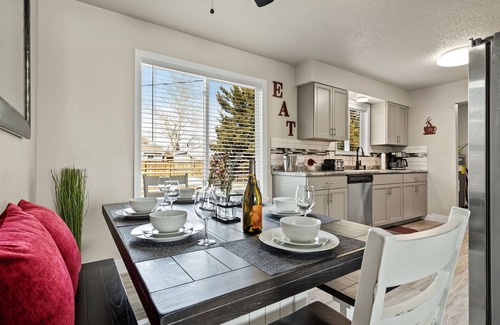 Loveland House | Relaxing Hot Tub! Great for Families or Business - Perfect Location!