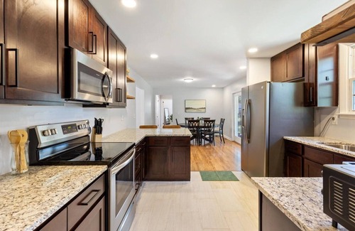Hendersonville House | Relaxing House near the Lake!