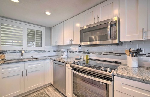 Hudson Condo | Relaxing Hudson Condo Steps from the Pool!
