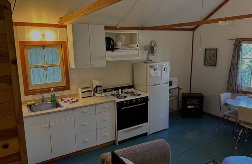 Youngs Point Cottage | Relaxing Hush Puppy Cottage Retreat at the Lake Edge Cottages!