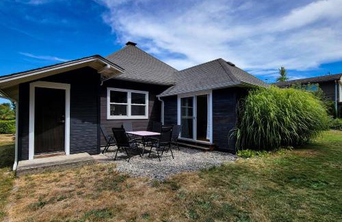 Kennydale House | Relaxing in Renton