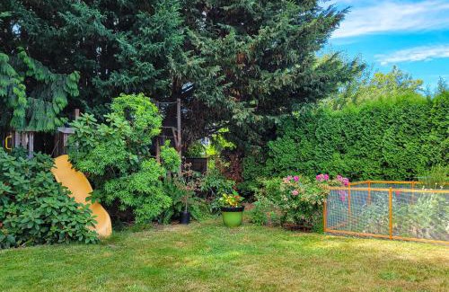 Kennydale House | Relaxing in Renton