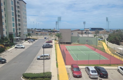 Eden Gardens Apartment | Relaxing Kingston Apartment in close proximity to entertainment