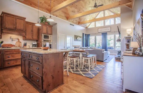 Newell Cottage | Relaxing Lake Cottage with easy water access!
