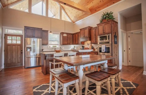 Newell Cottage | Relaxing Lake Cottage with easy water access!