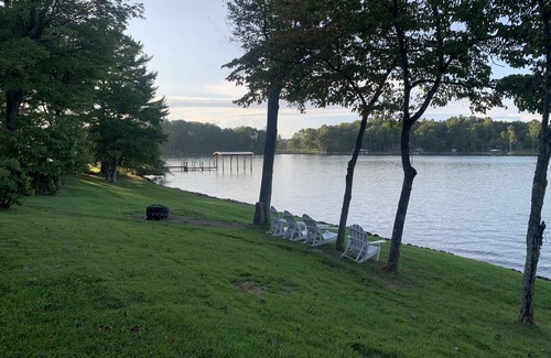 Huddleston House | Relaxing Lake Escape with sauna on the dock !