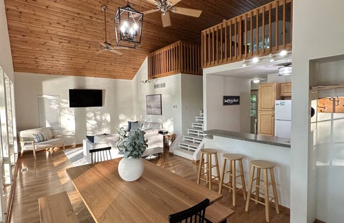 Six Lakes House | Relaxing Lake House with Beach, Hot Tub