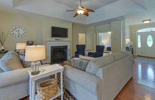 Livingston House | Relaxing Lake Retreat -- Family Fun on Quiet Cove