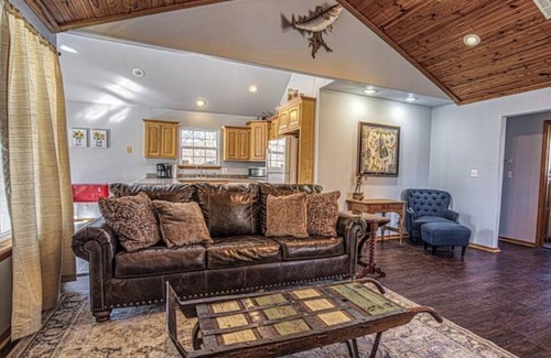 Checotah House | Relaxing Lake Retreat off I-40