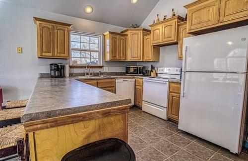 Checotah House | Relaxing Lake Retreat off I-40