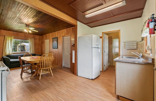 Otonabee-South Monaghan Cabin | Relaxing Lakefront Cabin