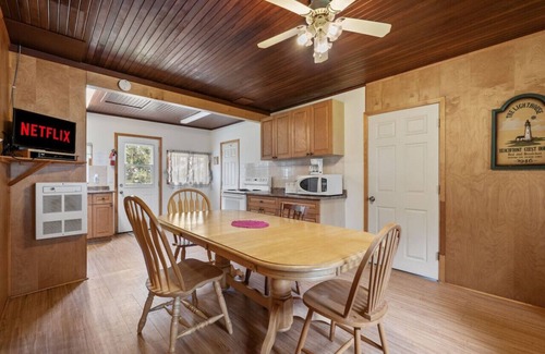 Otonabee-South Monaghan Cabin | Relaxing Lakefront Cabin