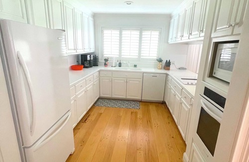 Troutman House | Relaxing Lakefront Home with Brand New Dock and Immaculate Vibes