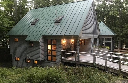 Kents Hill House | Relaxing Lakefront Retreat on Parker Pond