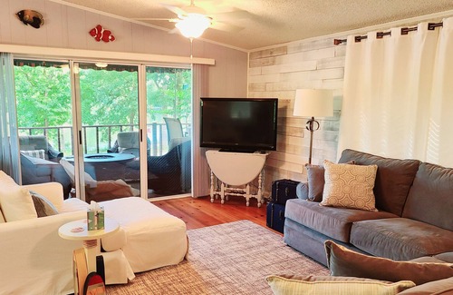 Hardwick House | Relaxing Lakefront Retreat on Lake Sinclair