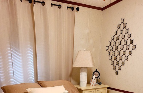 Hardwick House | Relaxing Lakefront Retreat on Lake Sinclair