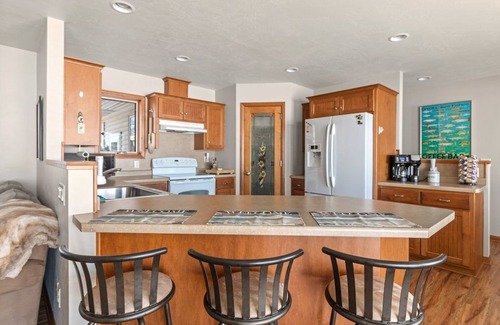 Sturgeon Bay Cottage | Relaxing Lakefront Cottage, Kayaks, Bikes, Fishing