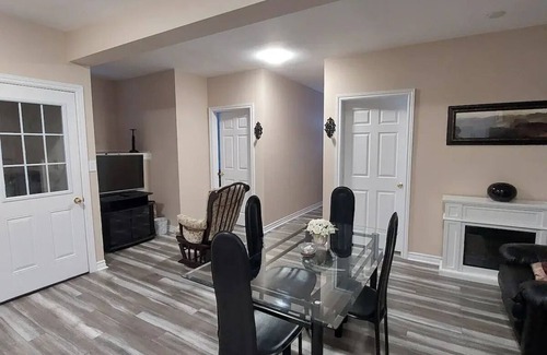 Welland House | Relaxing main Level Unit Minutes to Niagara Falls.